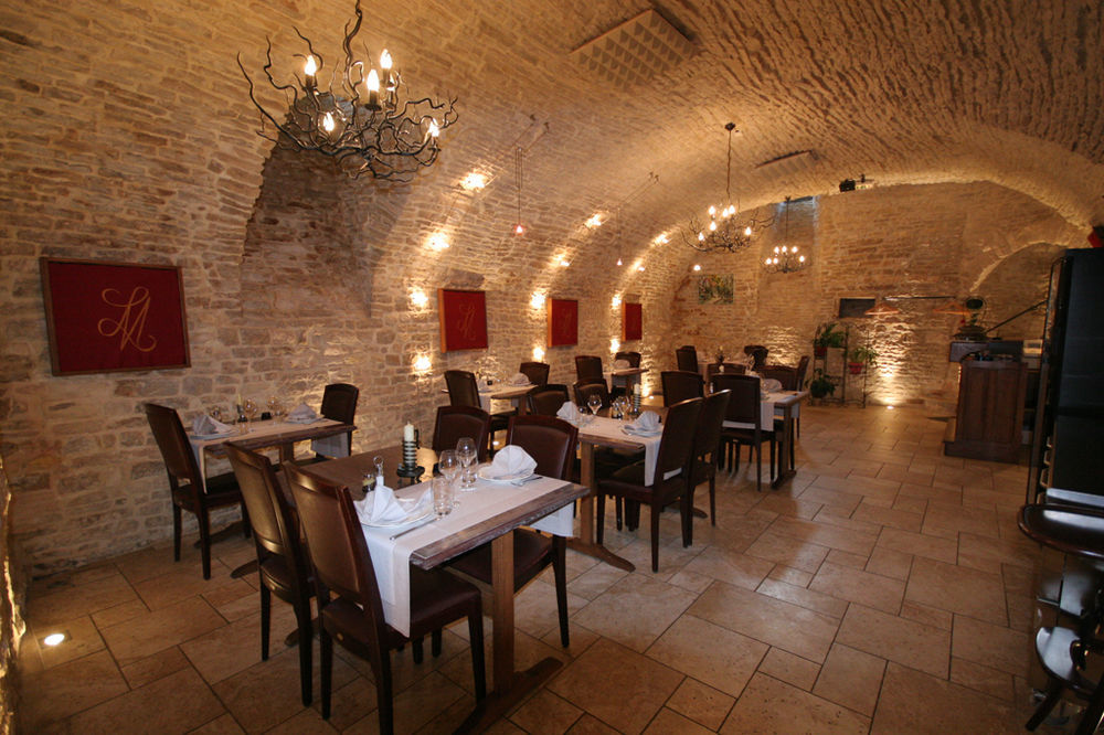 Le Marius Hotel Les Riceys Exterior photo